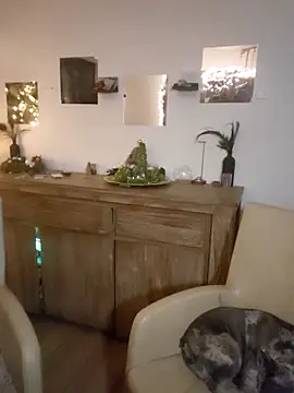 Snapshot of Foxy-Milfy chatting on 11.18.25 Foxy-Milfy online show from 11.18.25