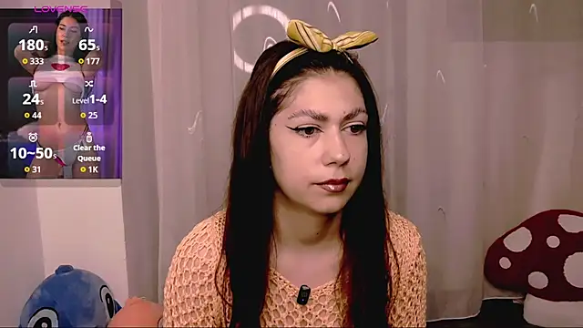 Snapshot of M1kaylaRaven chatting on 10.04.25 M1kaylaRaven online show from 10.04.25