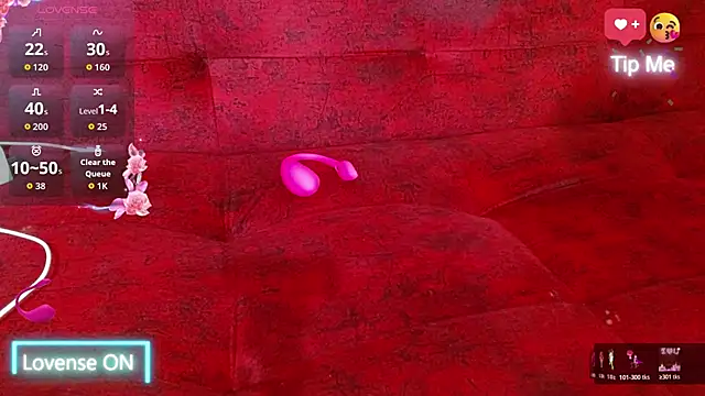 Snapshot of naomi_powel chatting on 10.31.25 naomi powel online show from 10.31.25