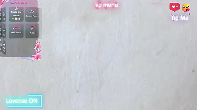 Snapshot of naomi_powel chatting on 11.11.25 naomi powel online show from 11.11.25