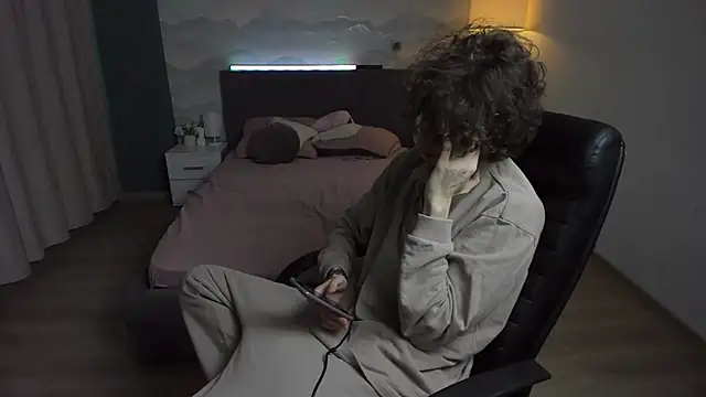 Snapshot of Edvard_Blare chatting on 09.30.25 Edvard Blare online show from 09.30.25