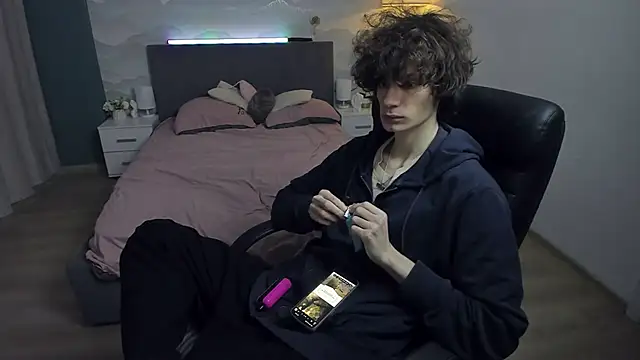 Snapshot of Edvard_Blare chatting on 10.03.25 Edvard Blare online show from 10.03.25