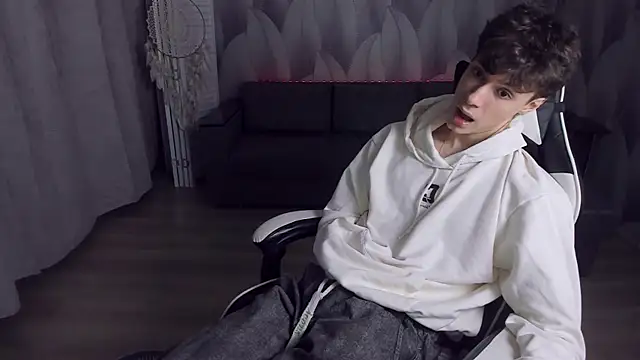 Snapshot of Edvard_Blare chatting on 10.23.25 Edvard Blare online show from 10.23.25