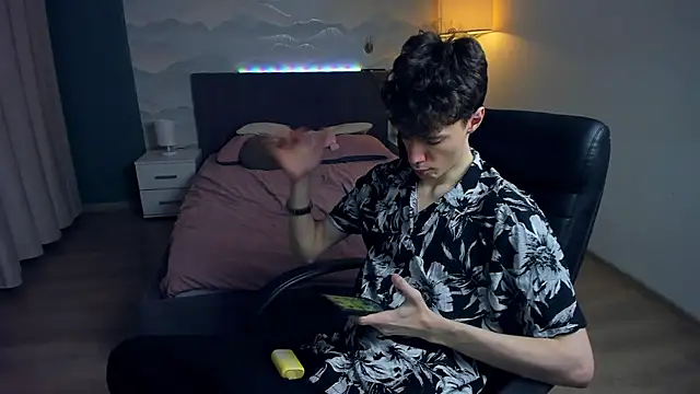 Snapshot of Edvard_Blare chatting on 10.29.25 Edvard Blare online show from 10.29.25