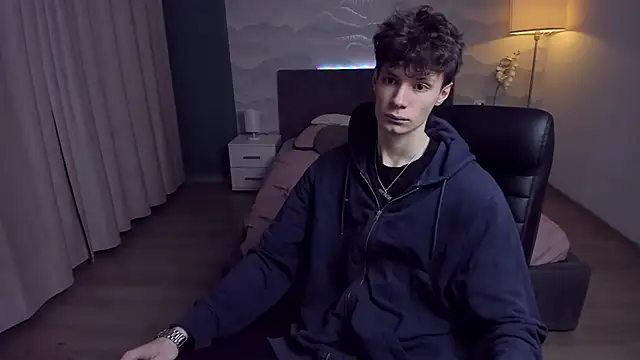 Snapshot of Edvard_Blare chatting on 10.30.25 Edvard Blare online show from 10.30.25