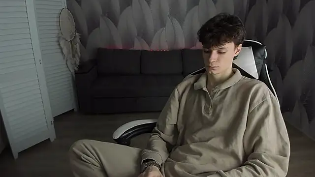 Snapshot of Edvard_Blare chatting on 11.08.25 Edvard Blare online show from 11.08.25