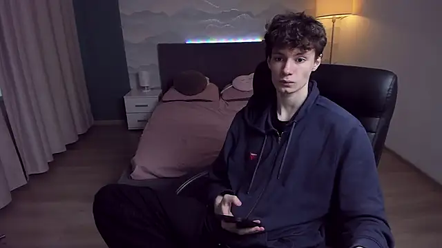 Snapshot of Edvard_Blare chatting on 11.13.25 Edvard Blare online show from 11.13.25