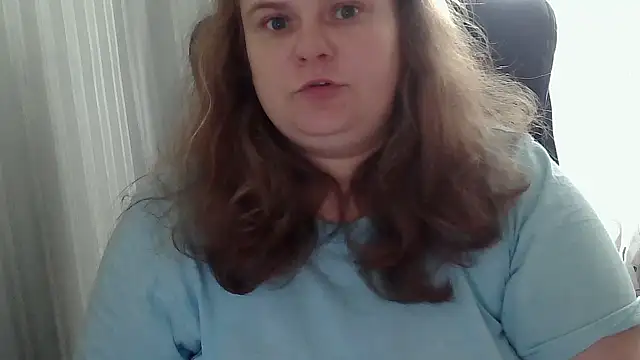 Snapshot of HollyXEva chatting on 09.20.25 HollyXEva online show from 09.20.25
