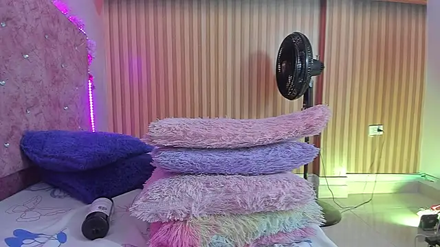 violet taylor  online show from 09.29.25