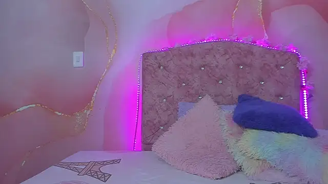 violet taylor  online show from 10.17.25