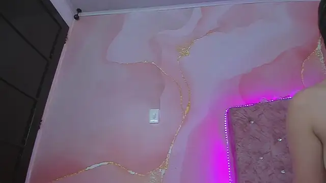 violet taylor  online show from 10.25.25