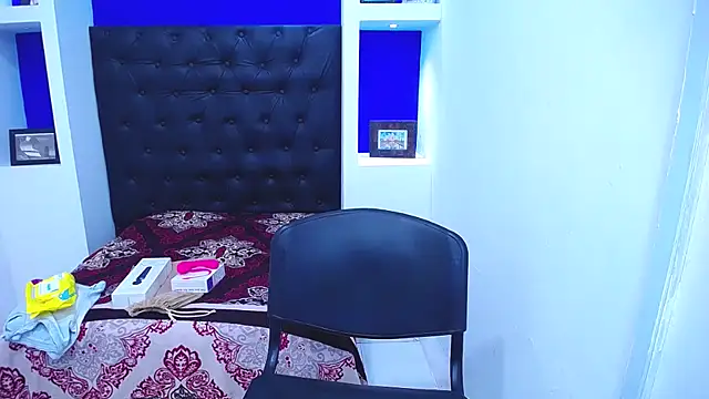 LauraMossart online show from 11.14.25