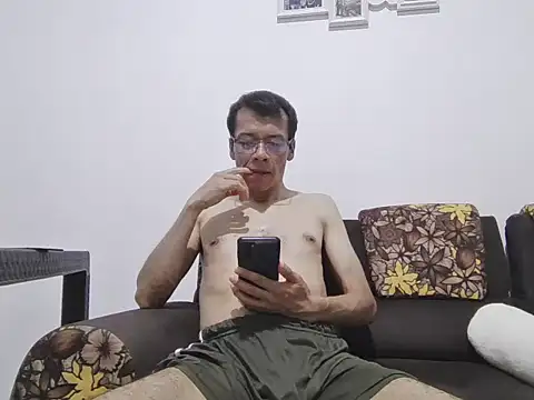 skinnylatino51 online show from 12.22.25