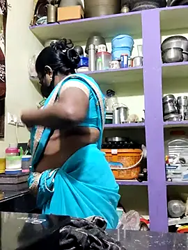 Snapshot of papukurty chatting on 11.24.25 papukurty online show from 11.24.25