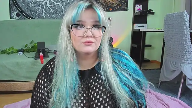 Snapshot of _CandyM1lky_ chatting on 10.20.25 CandyM1lky online show from 10.20.25