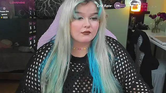 Snapshot of _CandyM1lky_ chatting on 11.06.25 CandyM1lky online show from 11.06.25