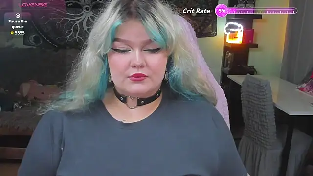 Snapshot of _CandyM1lky_ chatting on 11.11.25 CandyM1lky online show from 11.11.25