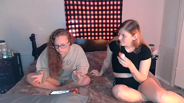 Snapshot of XxMidnightMysteryxX chatting on 11.13.25 XxMidnightMysteryxX online show from 11.13.25