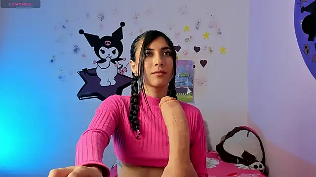 Snapshot of Alanaloiiss_ chatting on 10.10.25 Alanaloiiss online show from 10.10.25