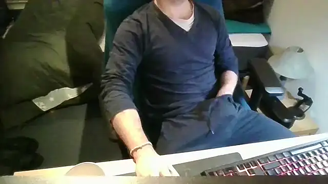 Snapshot of azdert210 chatting on 03.03.26 azdert210 online show from 03.03.26