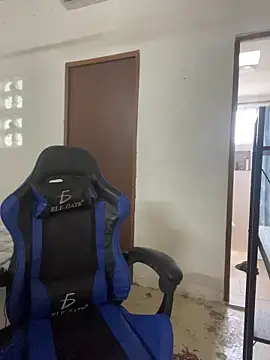 Snapshot of siilvestremx chatting on 10.28.25 siilvestremx online show from 10.28.25