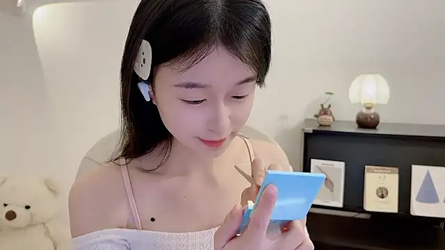 Onechestnut online show from 12.02.25