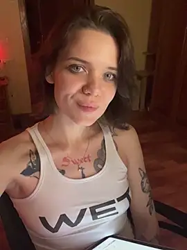 Snapshot of enchanting_chloe chatting on 10.09.25 enchanting chloe online show from 10.09.25