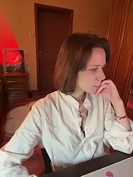 Snapshot of enchanting_chloe chatting on 10.12.25 enchanting chloe online show from 10.12.25