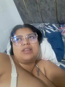 Snapshot of ValentinaBreats chatting on 10.17.25 ValentinaBreats online show from 10.17.25