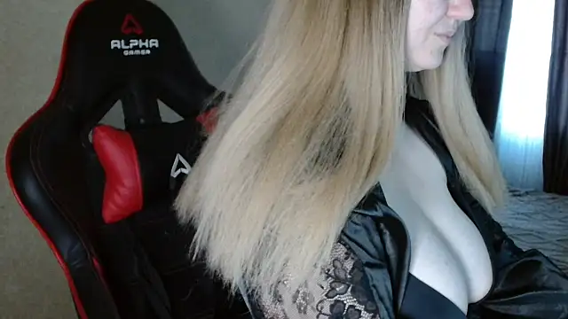 Miaxfox online show from 11.10.25