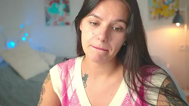 EwelynScott online show from 10.14.25