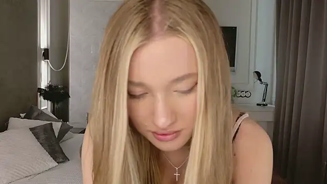 Snapshot of milaa_sun chatting on 06.24.26 milaa sun online show from 06.24.26