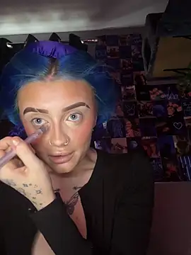 Snapshot of Bluetingx chatting on 09.17.25 Bluetingx online show from 09.17.25