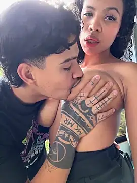 Snapshot of Rose-andres chatting on 11.30.25 Rose-andres online show from 11.30.25