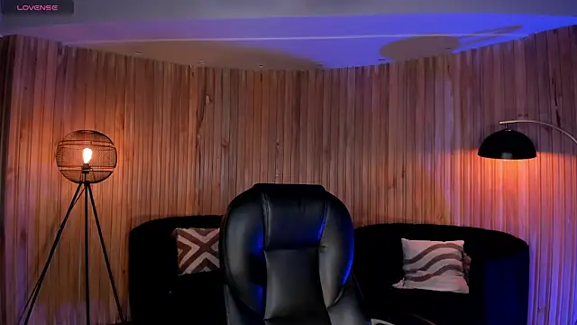Snapshot of MeganScott chatting on 06.18.26 MeganScott online show from 06.18.26