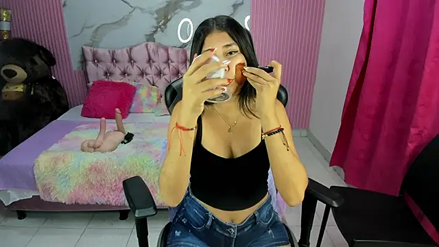 Mindy 19 online show from 11.30.25