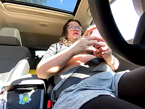 Snapshot of GirlSquirt chatting on 10.03.25 GirlSquirt online show from 10.03.25