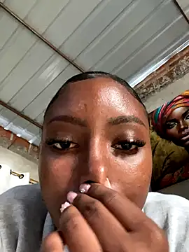 Snapshot of britanyxxs chatting on 11.18.25 britanyxxs online show from 11.18.25