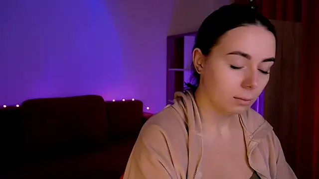 Snapshot of Di_na_Bell chatting on 09.30.25 Di na Bell online show from 09.30.25