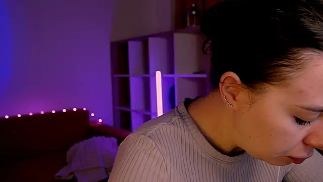 Snapshot of Di_na_Bell chatting on 10.08.25 Di na Bell online show from 10.08.25