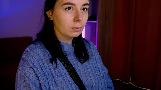 Snapshot of Di_na_Bell chatting on 10.24.25 Di na Bell online show from 10.24.25