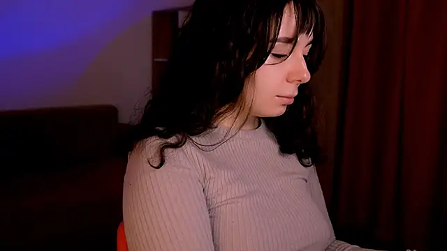 Snapshot of Di_na_Bell chatting on 10.28.25 Di na Bell online show from 10.28.25