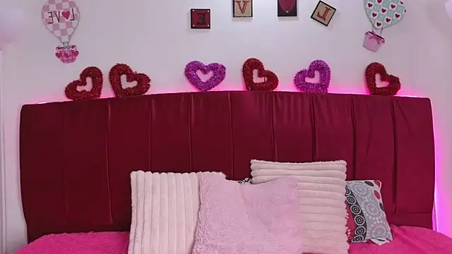 Snapshot of cuteeimy chatting on 02.14.26 cuteeimy online show from 02.14.26