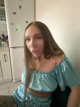 AlysonHuxley  online show from 02.28.26