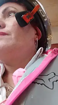 carolinhe  online show from 11.21.25