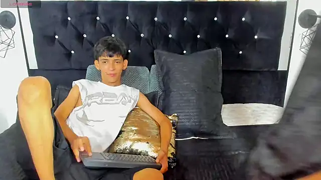 Snapshot of Sebas_cat chatting on 10.03.25 Sebas cat online show from 10.03.25