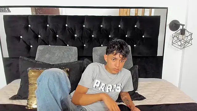 Snapshot of Sebas_cat chatting on 10.16.25 Sebas cat online show from 10.16.25