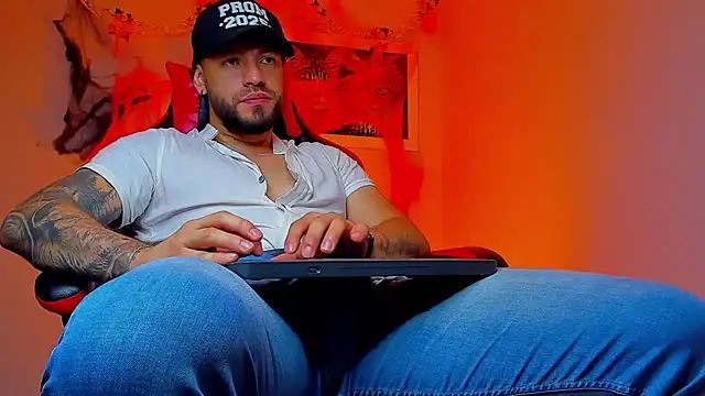 Snapshot of DIMITRI_MASTEER chatting on 10.19.25 DIMITRI MASTEER online show from 10.19.25