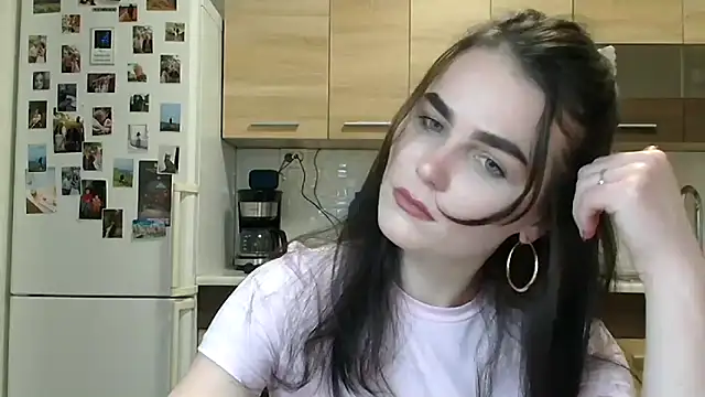 Snapshot of Silviaa_a chatting on 12.20.25 Silviaa a online show from 12.20.25