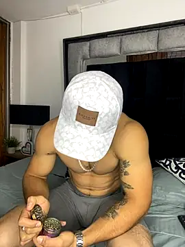 Snapshot of MR_MUSCLE chatting on 10.08.25 MR MUSCLE online show from 10.08.25